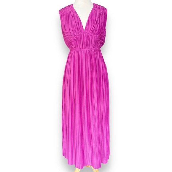 Endless Rose Sleeveless Micropleat Orchid
Maxi Dress - Picture 2 of 2